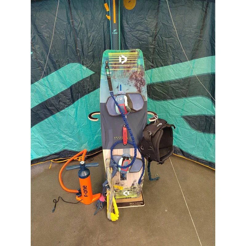 Pack Kitesurf Occasion Bandit XIII 11m² + Barre Linx + Harnais Culotte + Pads Vario + Planche Select + Pompe (DV LIBERO ROMANE) 4 Pack Kitesurf Occasion Bandit XIII 11m² + Barre Linx + Harnais Culotte + Pads Vario + Planche Select + Pompe (DV LIBERO ROMANE) – Image 2